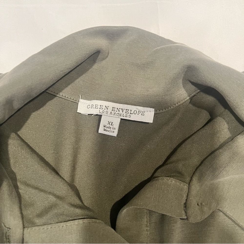Green Envelope button-up tank top in size XL - Picture 3 of 6